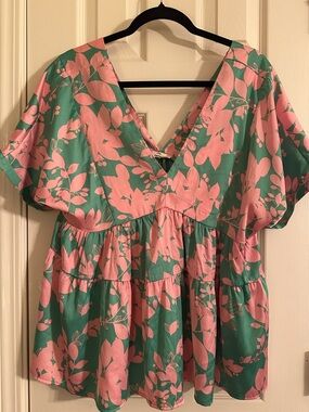 Women’s Entro Pink Floral Tiered V-Neck Tunic on Green